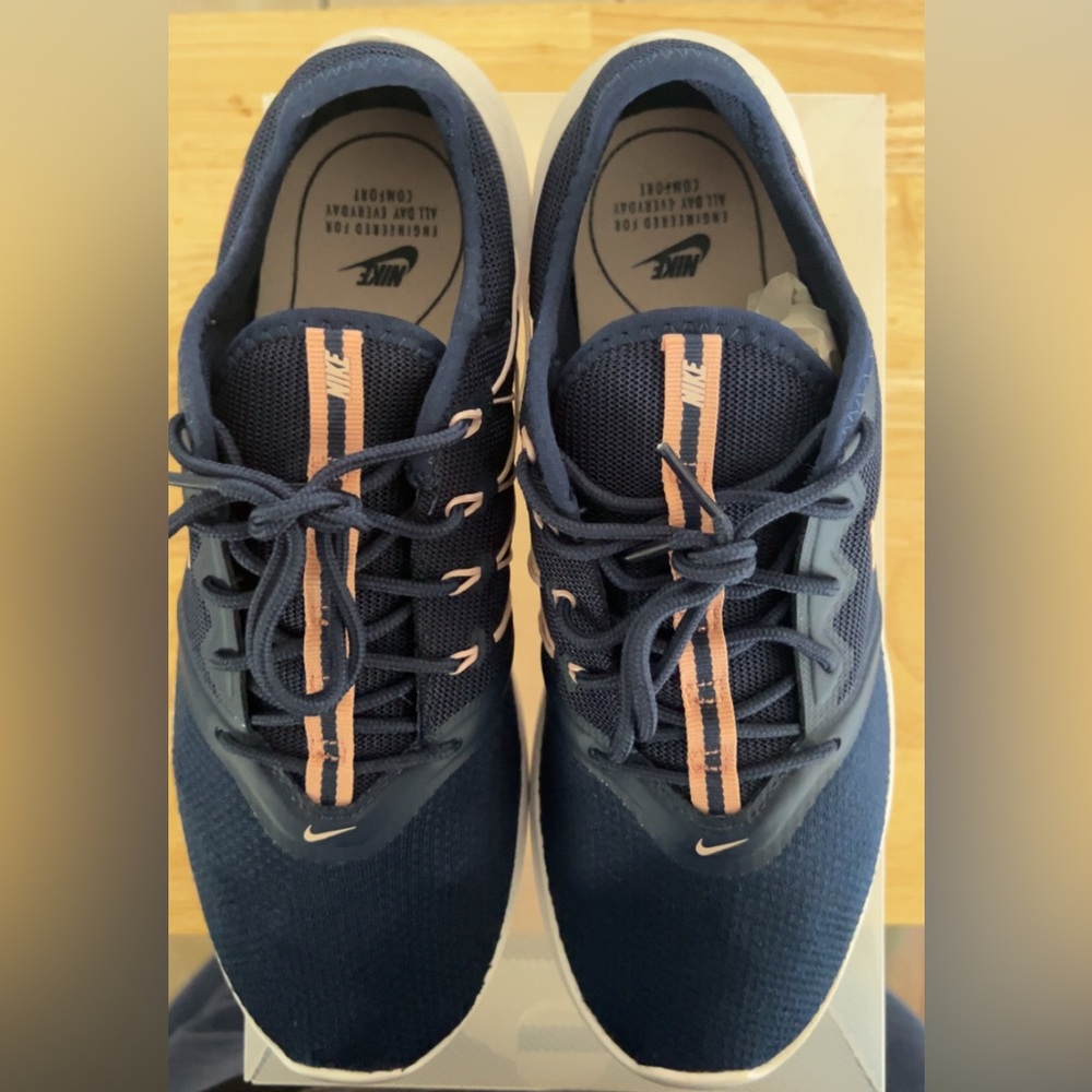 New without tags- Nike Viale Tech Racer
Blue/Pink - Picture 12 of 13